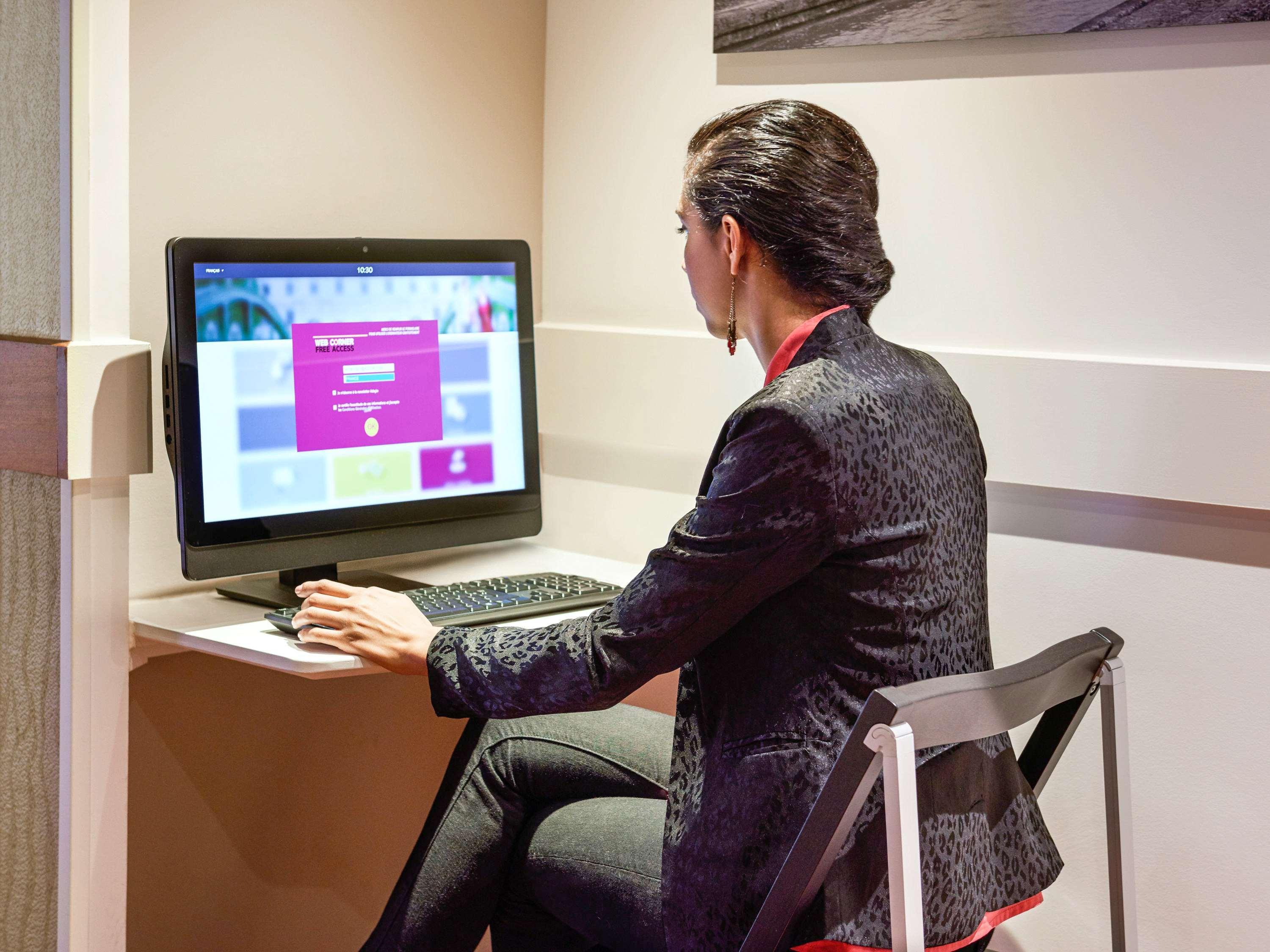Adagio Centre Ramblas Aparthotel 4*