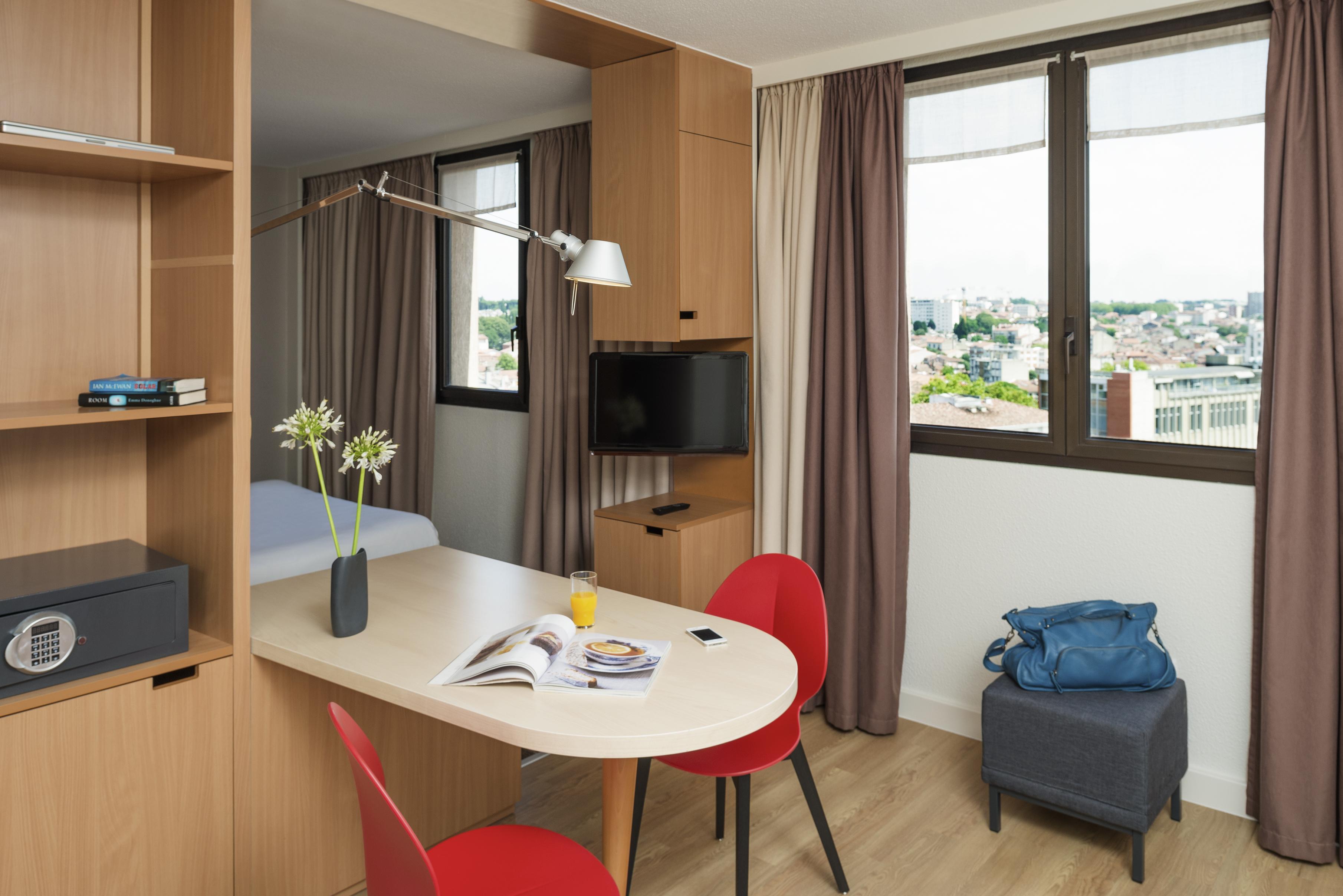 Adagio Centre Ramblas Aparthotel