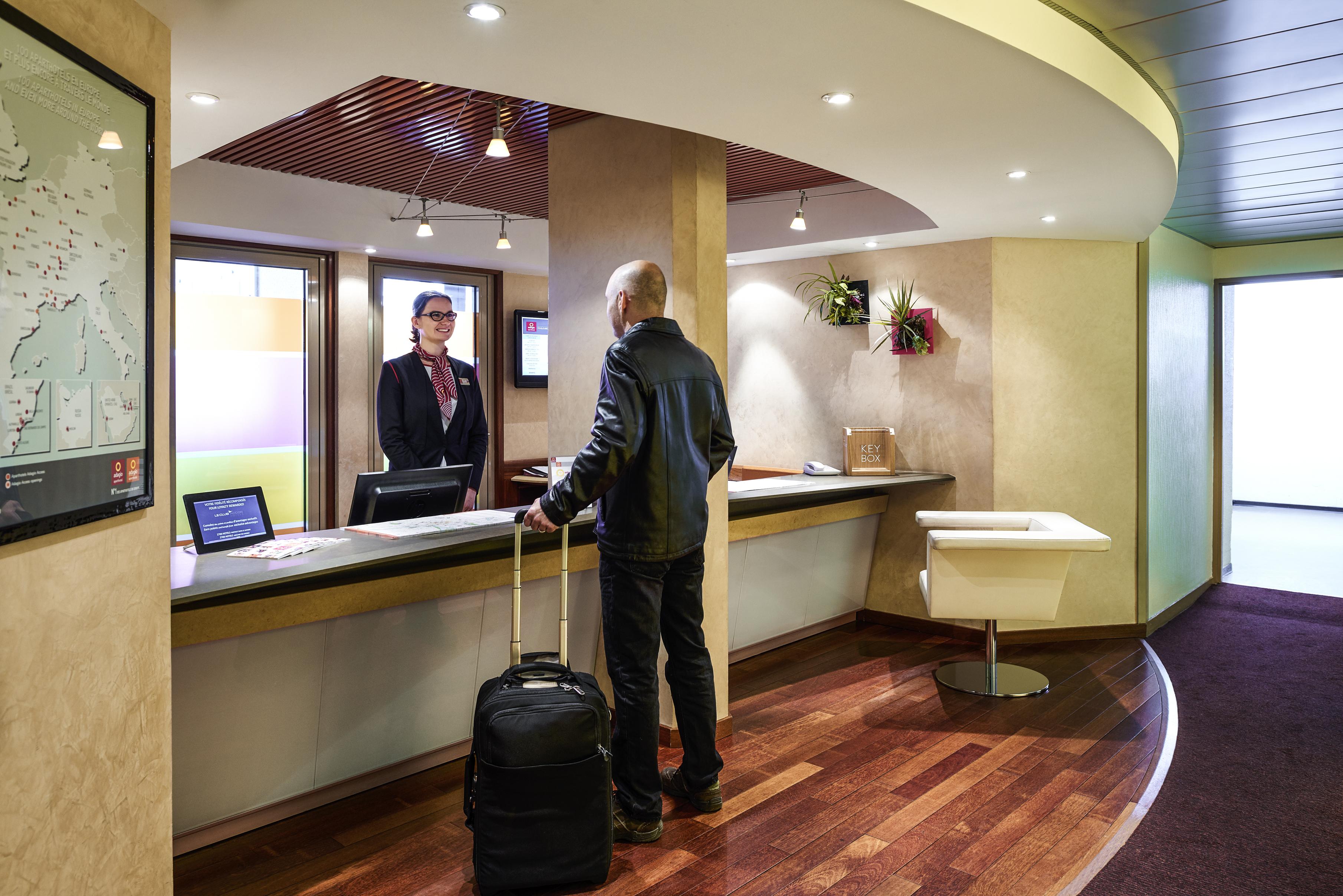 Adagio Centre Ramblas 4*